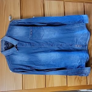 Unisex Med NWOT American Rag western style denim shirt.